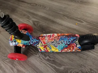 Patinete 3 Ruedas Diseño Graffiti