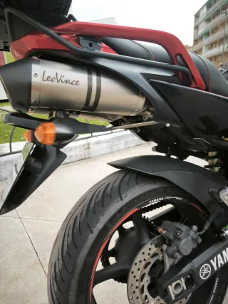 Yamaha FZ6 S2 Roja con Baúl