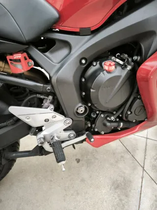 Yamaha FZ6 S2 Roja con Baúl
