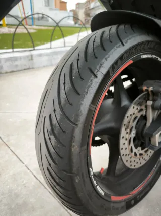 Yamaha FZ6 S2 Roja con Baúl