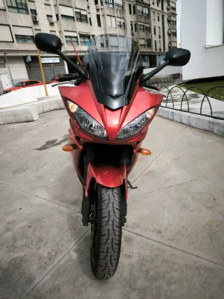 Yamaha FZ6 S2 Roja con Baúl