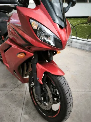 Yamaha FZ6 S2 Roja con Baúl