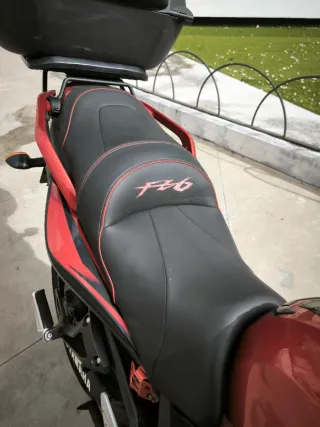 Yamaha FZ6 S2 Roja con Baúl