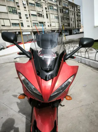 Yamaha FZ6 S2 Roja con Baúl