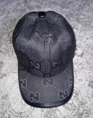Cappello Gucci nero monogram
