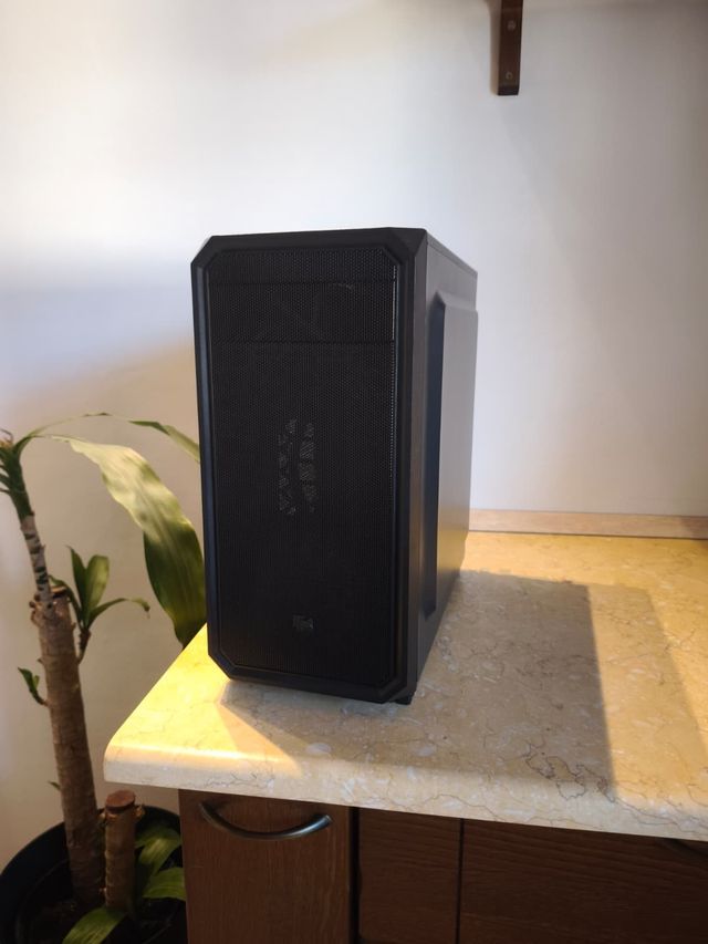PC de escritorio i7-8700K RX580 16GB RAM SSD Negro