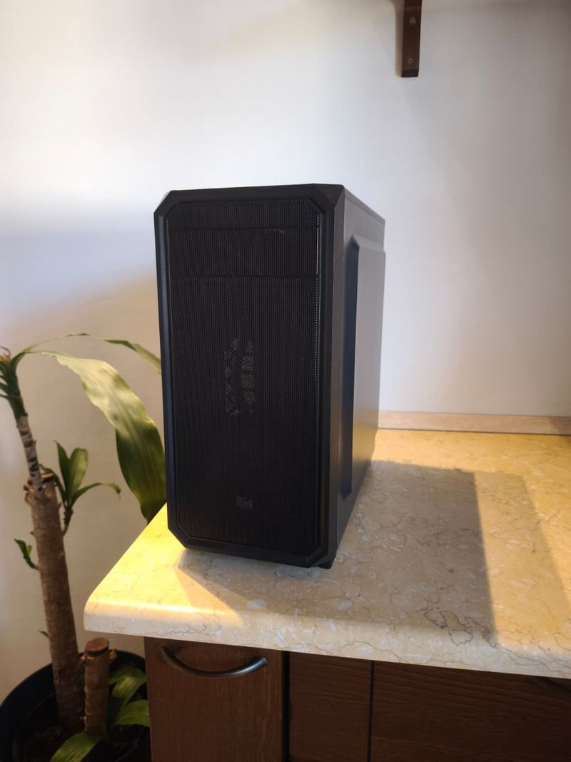 PC de escritorio i7-8700K RX580 16GB RAM SSD Negro