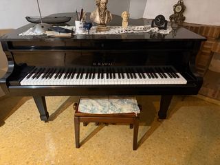 Piano K. Kawai KG 2C japonés, buen estado estetico