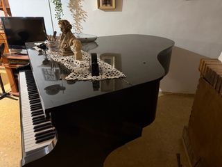 Piano K. Kawai KG 2C japonés, buen estado estetico