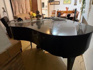 Piano K. Kawai KG 2C japonés, buen estado estetico