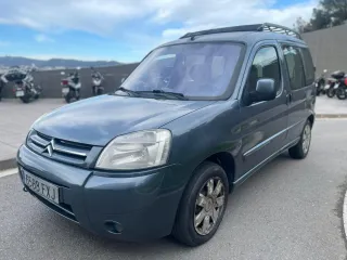 Citroen Berlingo con bola de remolque