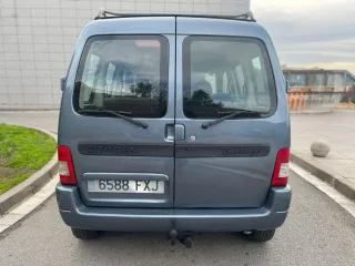 Citroen Berlingo con bola de remolque