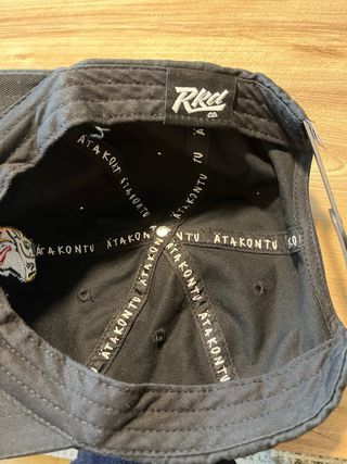 Gorra Atakontu Negra Dinosaurio