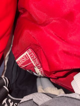 Sacco di vestiti in cattivo stato. Da riparare