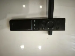 Samsung QE65Q60AAUXXC TV con golpe en la pantalla