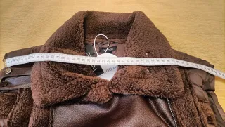 Chaleco corto guateado Boohoo marrón