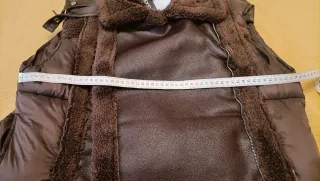 Chaleco corto guateado Boohoo marrón