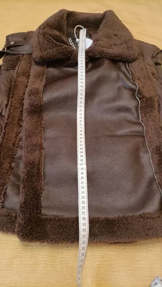 Chaleco corto guateado Boohoo marrón