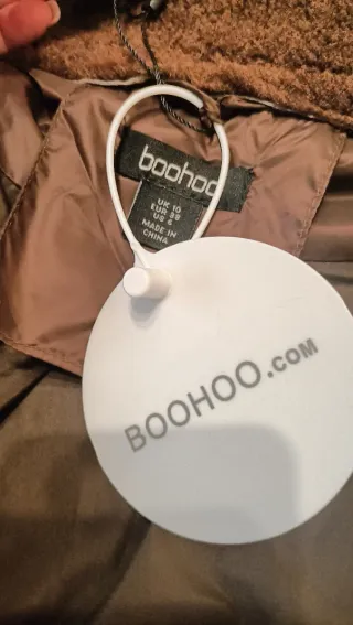 Chaleco corto guateado Boohoo marrón