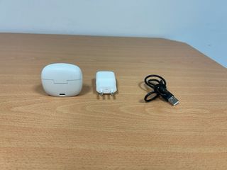 Auriculares JBL Tune Blancos y Grises