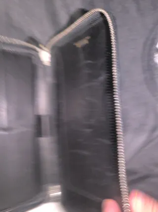 Bally Cartera Negra con Raya Beige