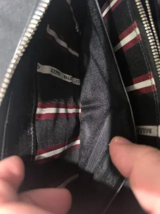 Bally Cartera Negra con Raya Beige