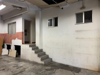 Bajo comercial en frente de Vialia