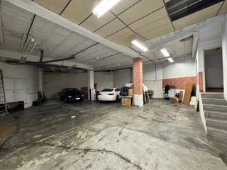 Bajo comercial en frente de Vialia