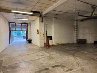 Bajo comercial en frente de Vialia