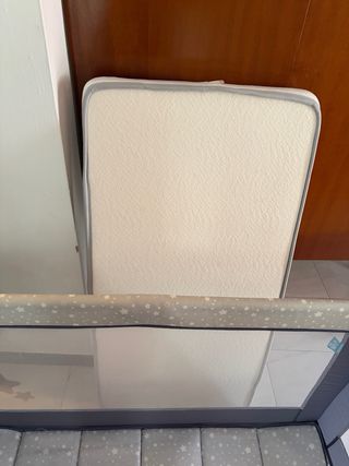 Cuna de viaje con colchón