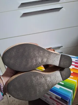 Sandalias de cuña marrones
