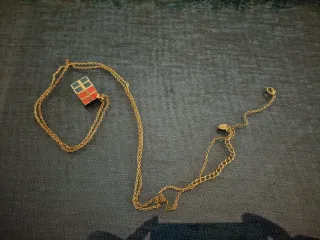 Collar colgante cubo Rubik dorado retro