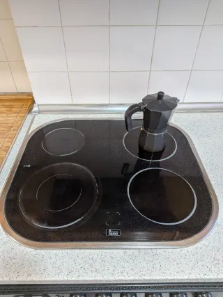 Mueble de Cocina de Roble con electrodomésticos