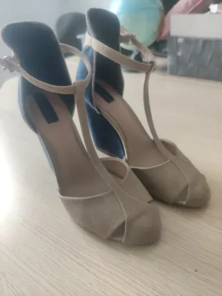 Zapatos de cuña beige y azul