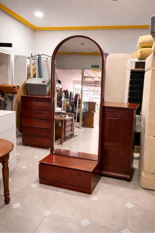 Mueble tocador con espejo de madera
