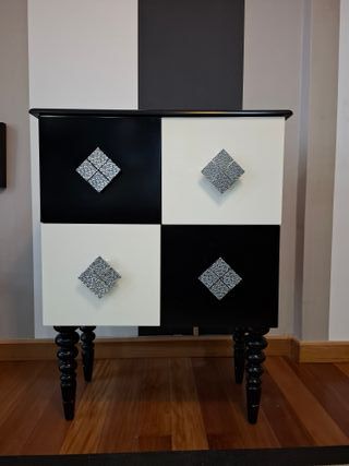 Cómoda de madera estilo patchwork