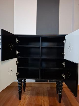 Cómoda de madera estilo patchwork