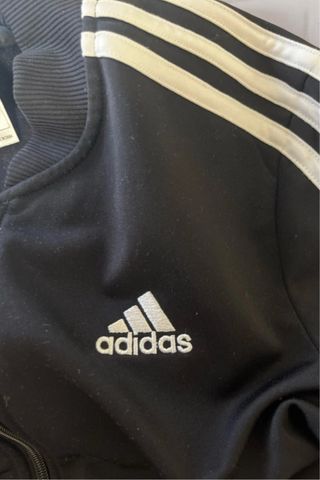 Chaqueta Adidas Negra con Rayas Blancas