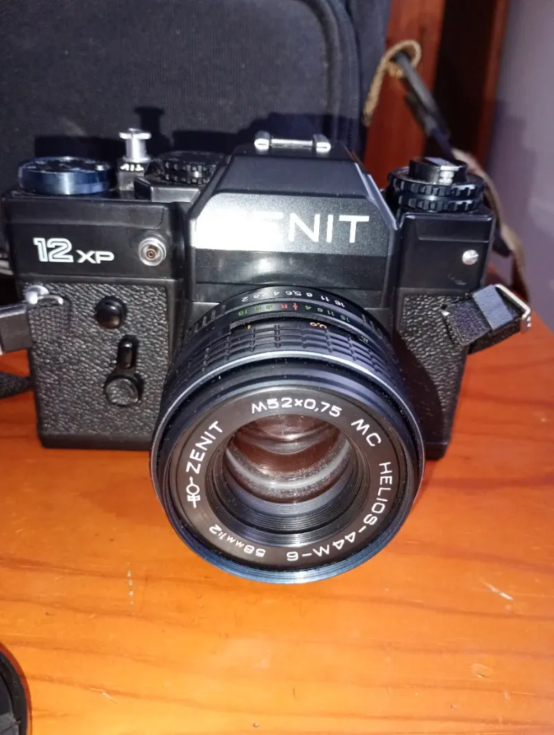Cámara Zenit 12 XP con flash y bolsa afbeelding 2