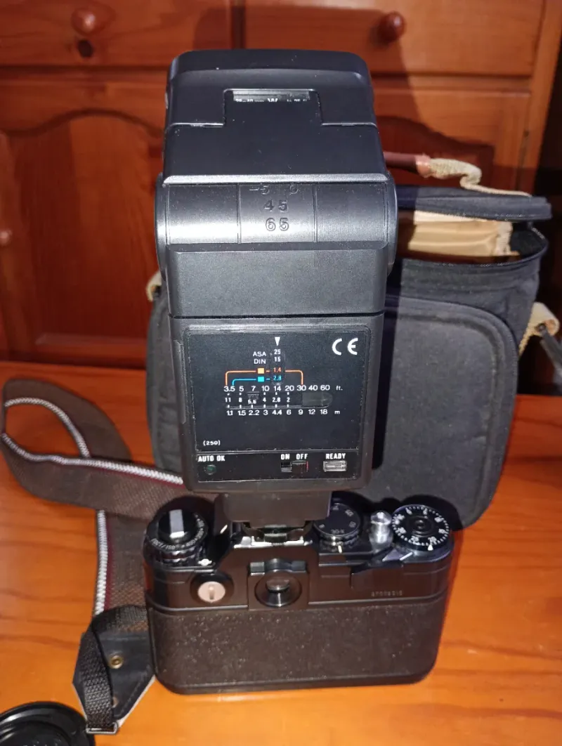 Cámara Zenit 12 XP con flash y bolsa afbeelding 6