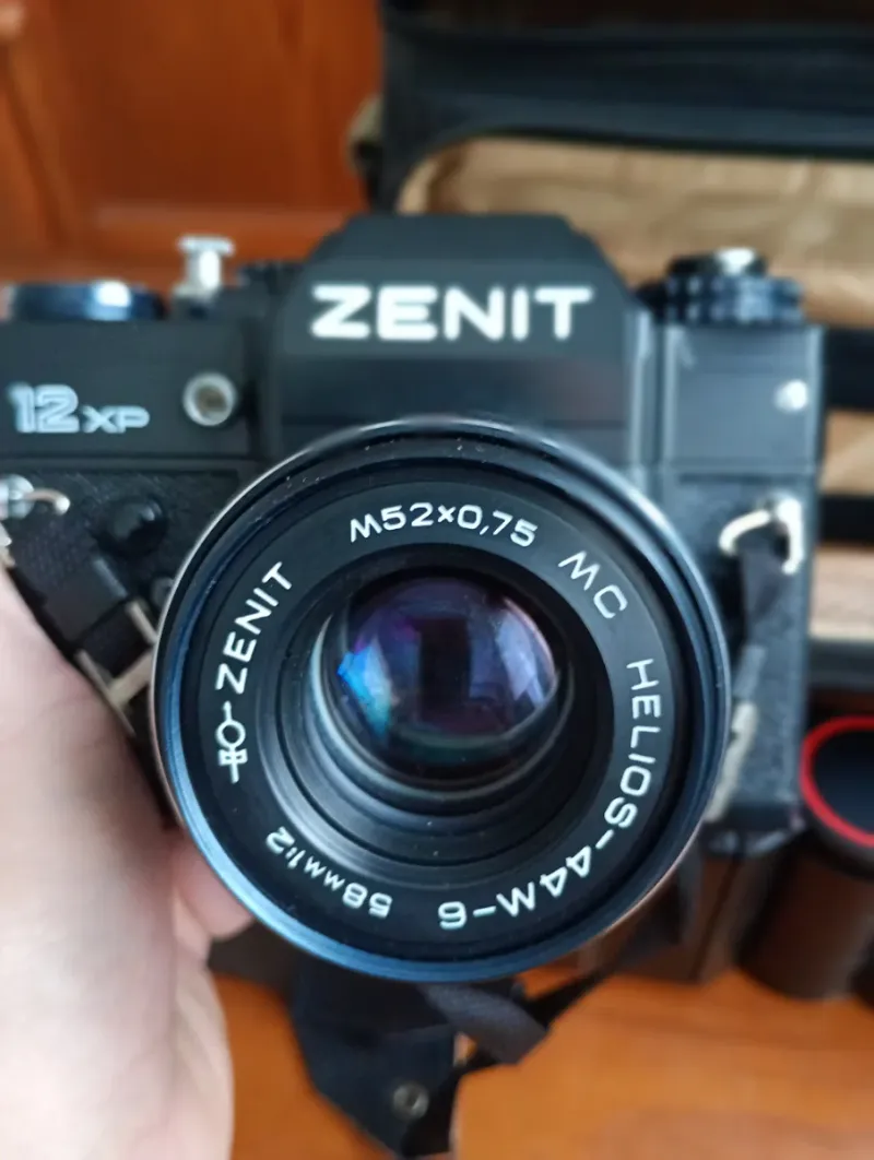 Cámara Zenit 12 XP con flash y bolsa afbeelding 9