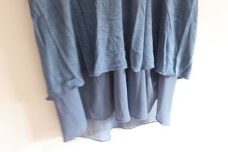 Camiseta tirantes azul con capa