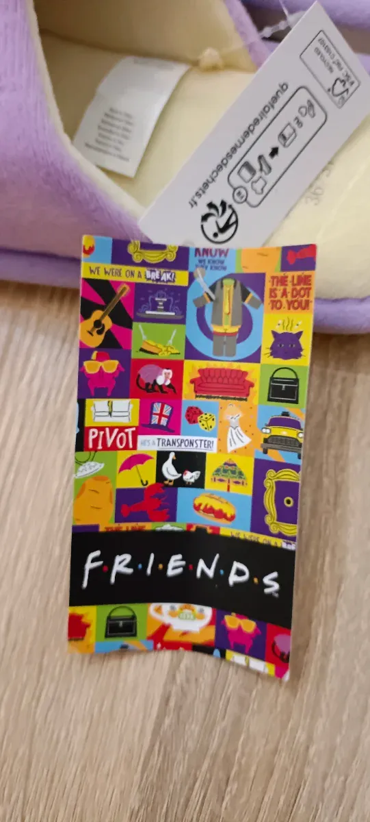 Pantuflas Friends Moradas Talla 36