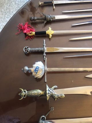Colección de espadas miniatura
