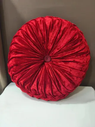 Cojín redondo de terciopelo rojo