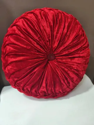 Cojín redondo de terciopelo rojo