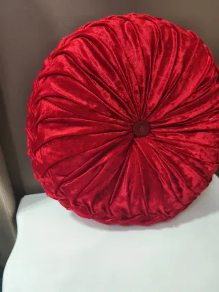 Cojín redondo de terciopelo rojo