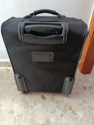 Maleta de viaje negra