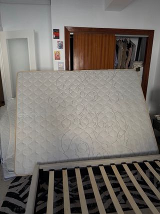 Cama Matrimonio y colchon 150 x 200 cm