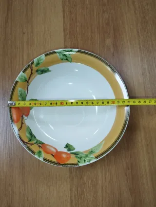 Bol de porcelana con diseño frutal